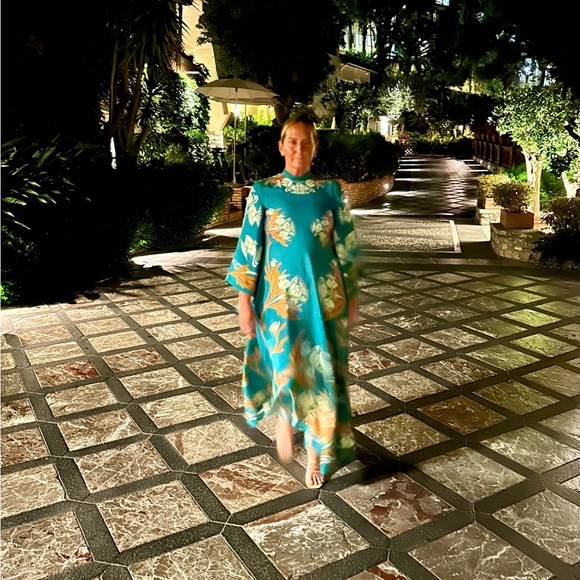 La DoubleJ Magnifico maxi dress Florence Placee in pebbled sable caftan. - Picture 7 of 8